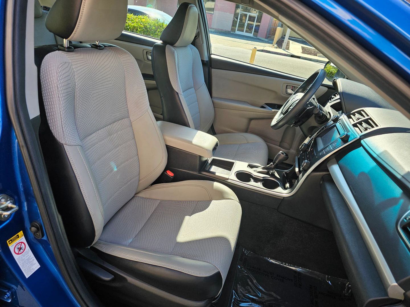 2017 Toyota Camry SE photo 19