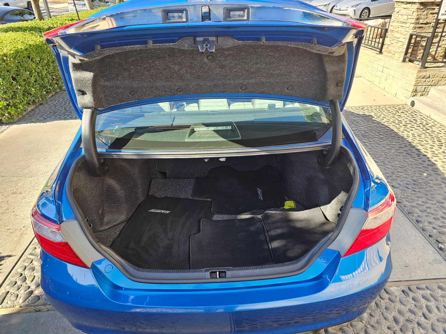 2017 Toyota Camry SE photo 22