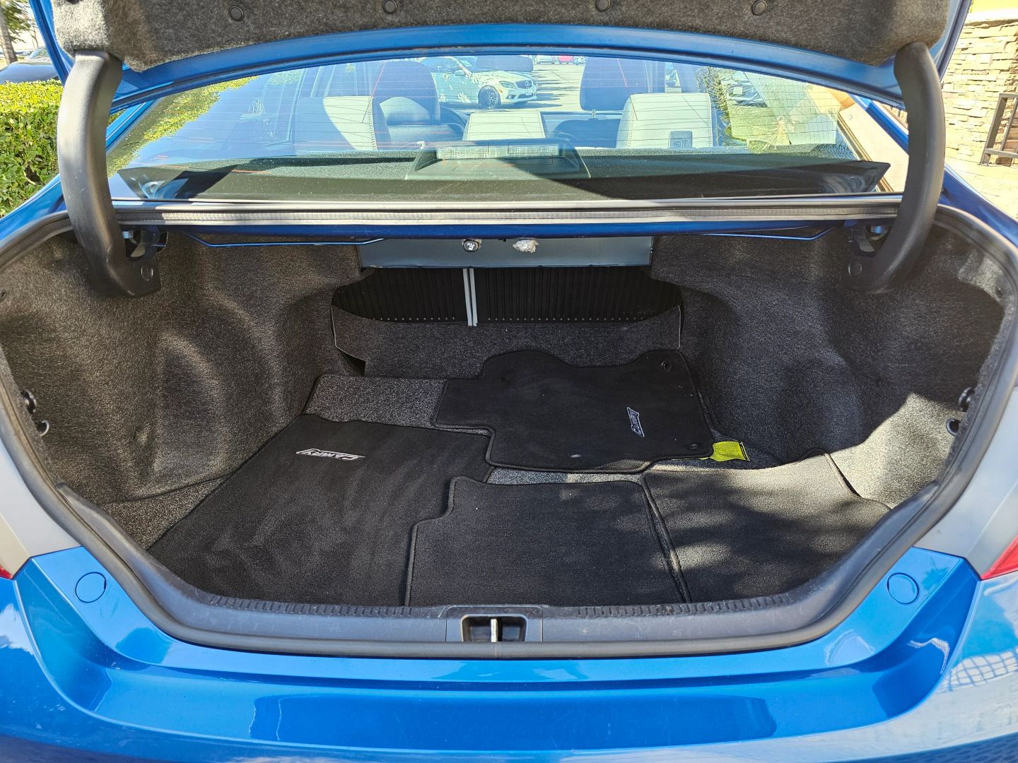 2017 Toyota Camry SE photo 23