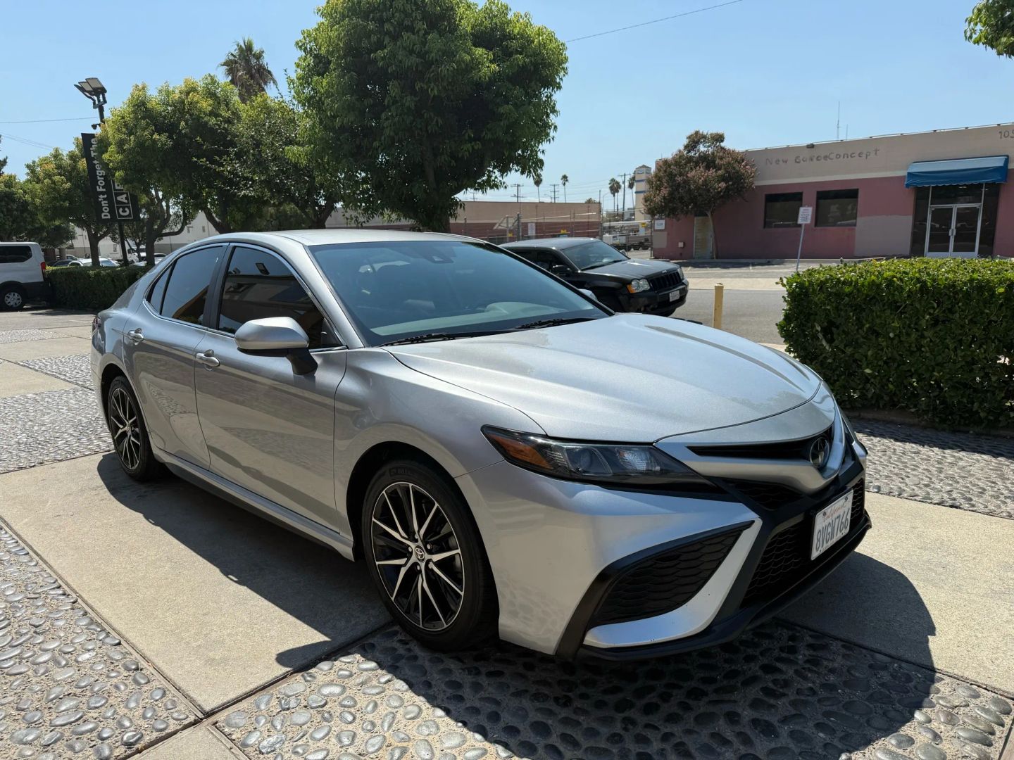 2021 Toyota Camry SE photo 3
