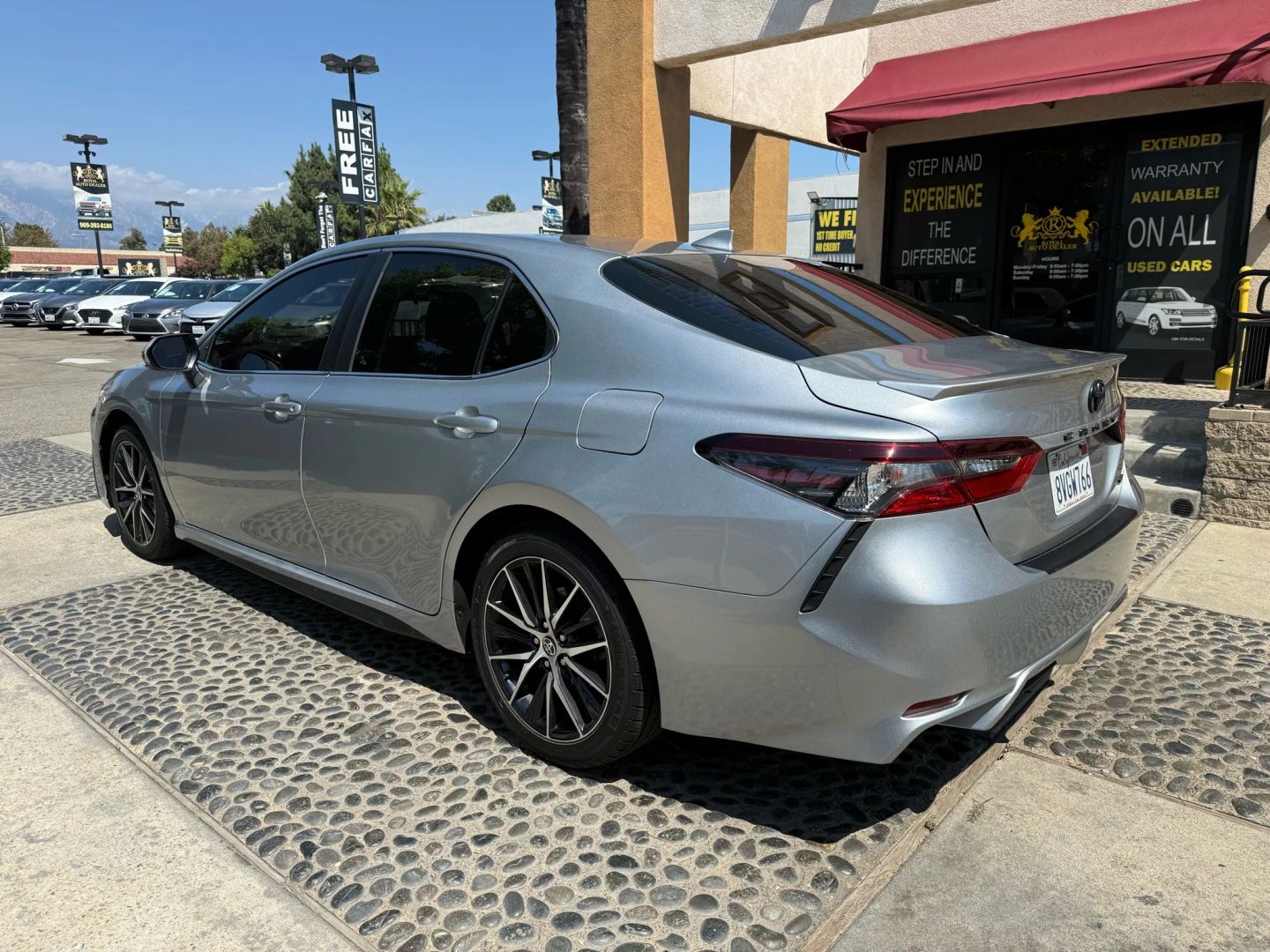 2021 Toyota Camry SE photo 7