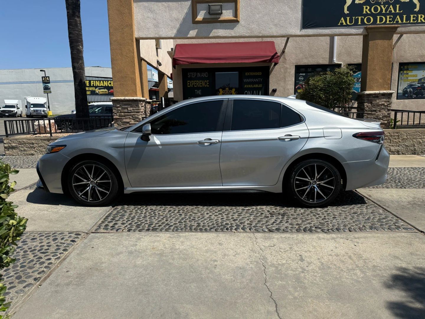 2021 Toyota Camry SE photo 8