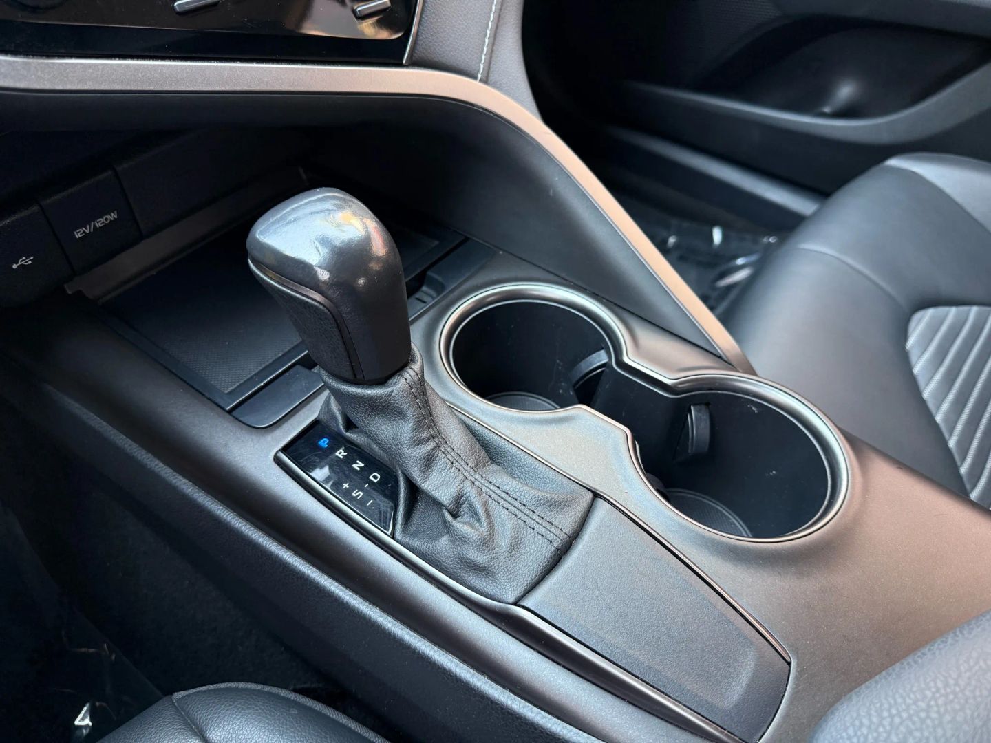 2021 Toyota Camry SE photo 19
