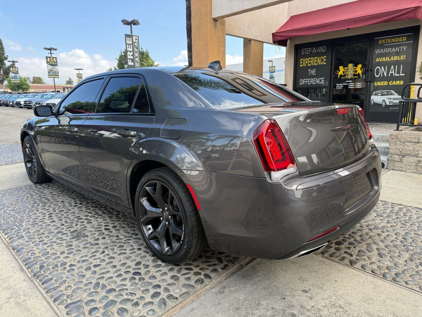 2021 Chrysler 300 LX photo 5