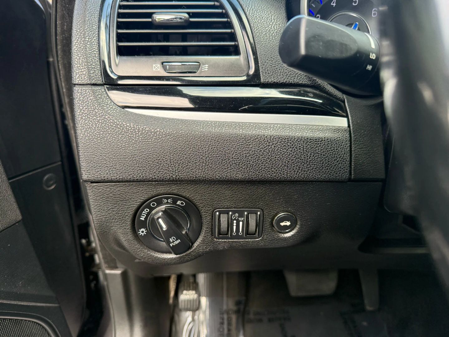 2021 Chrysler 300 LX photo 23