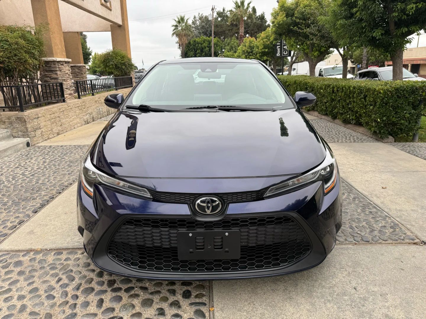 2020 Toyota Corolla LE photo 2