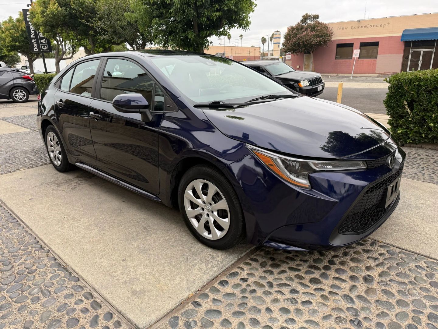 2020 Toyota Corolla LE photo 3