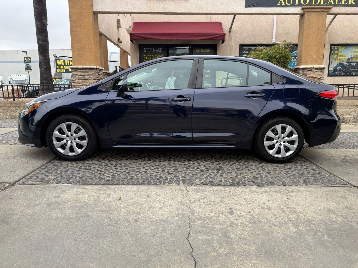 2020 Toyota Corolla LE photo 8