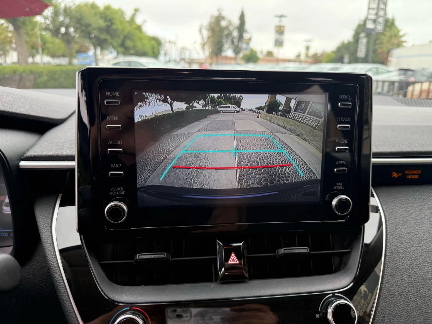2020 Toyota Corolla LE photo 19