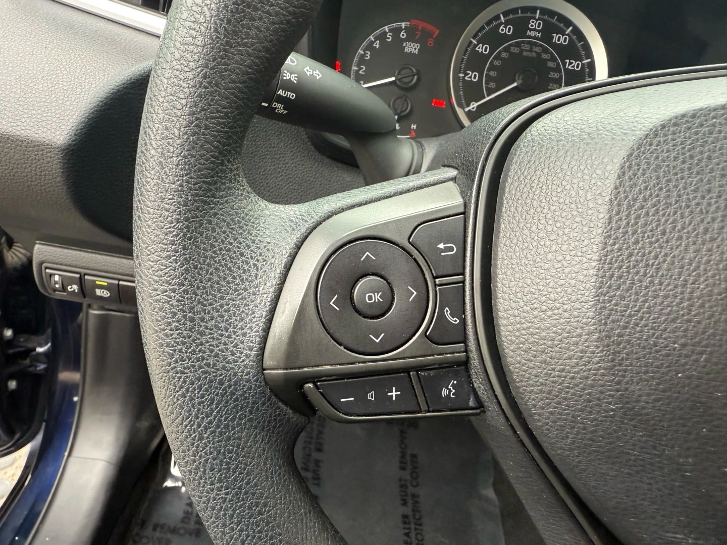 2020 Toyota Corolla LE photo 21