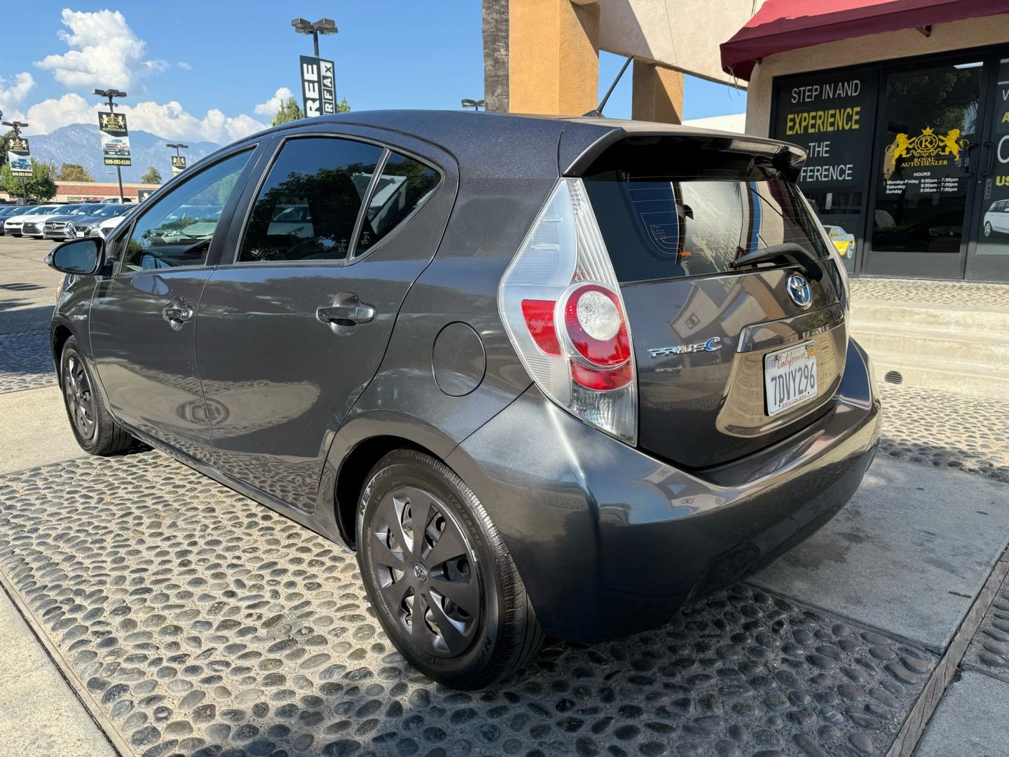 2013 Toyota Prius C One photo 7