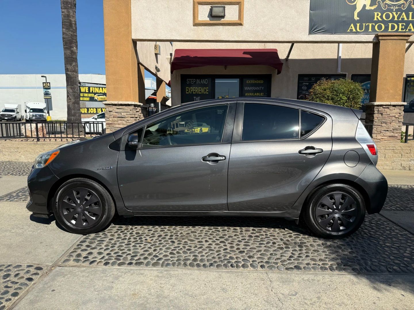 2013 Toyota Prius C One photo 8