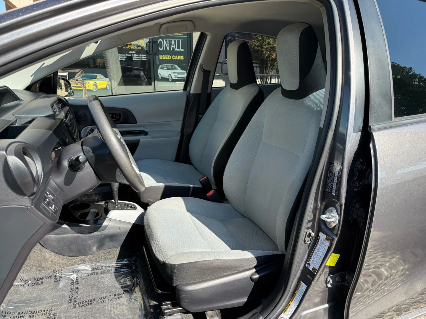 2013 Toyota Prius C One photo 9