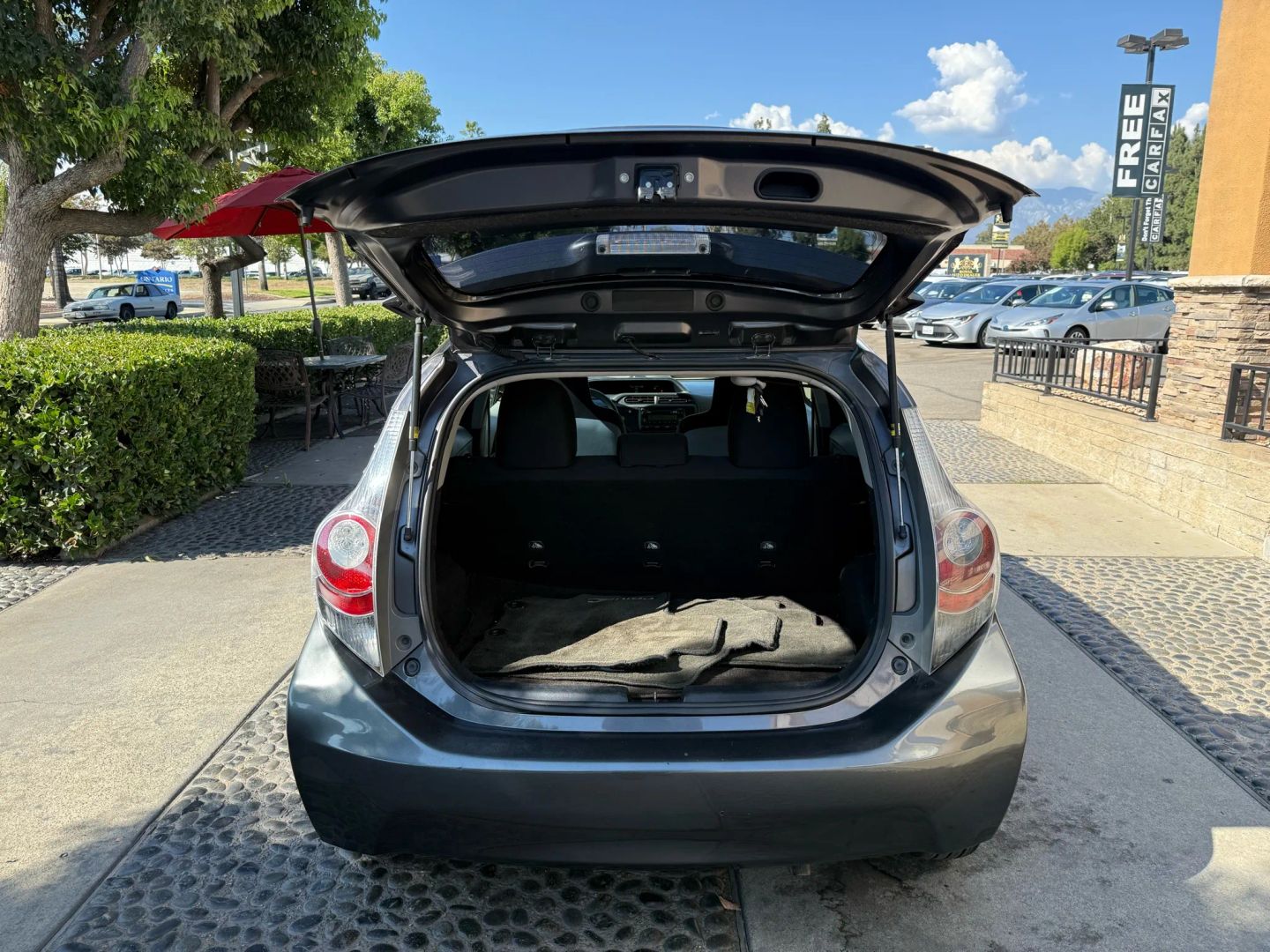 2013 Toyota Prius C One photo 12