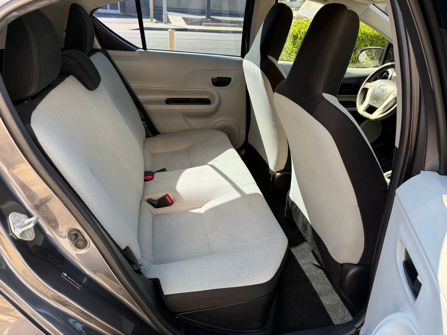 2013 Toyota Prius C One photo 14