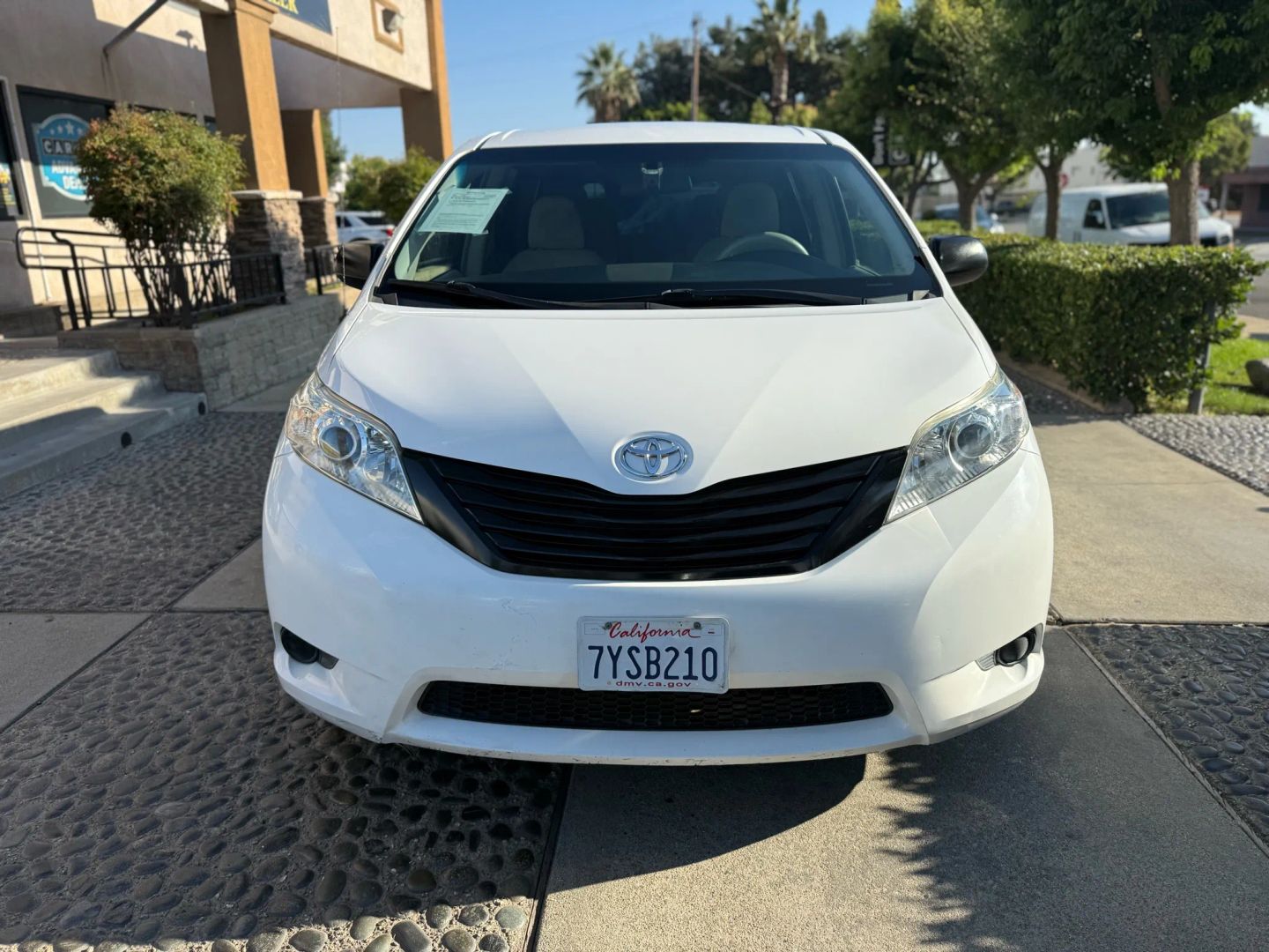 2014 Toyota Sienna L photo 2