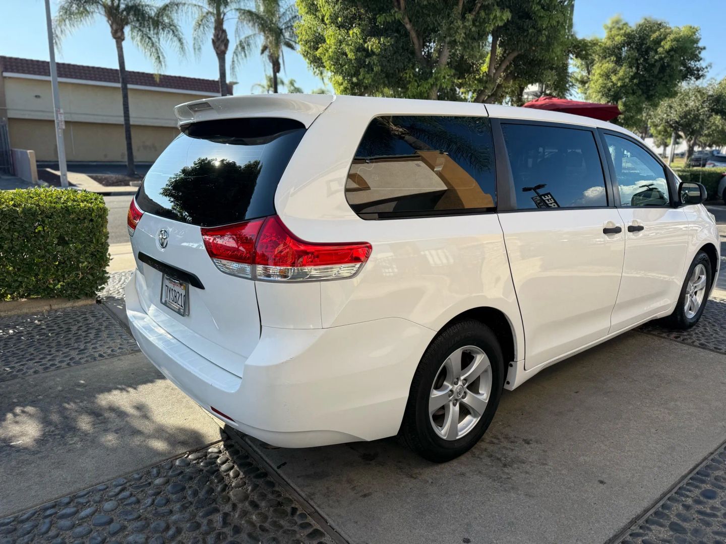 2014 Toyota Sienna L photo 4