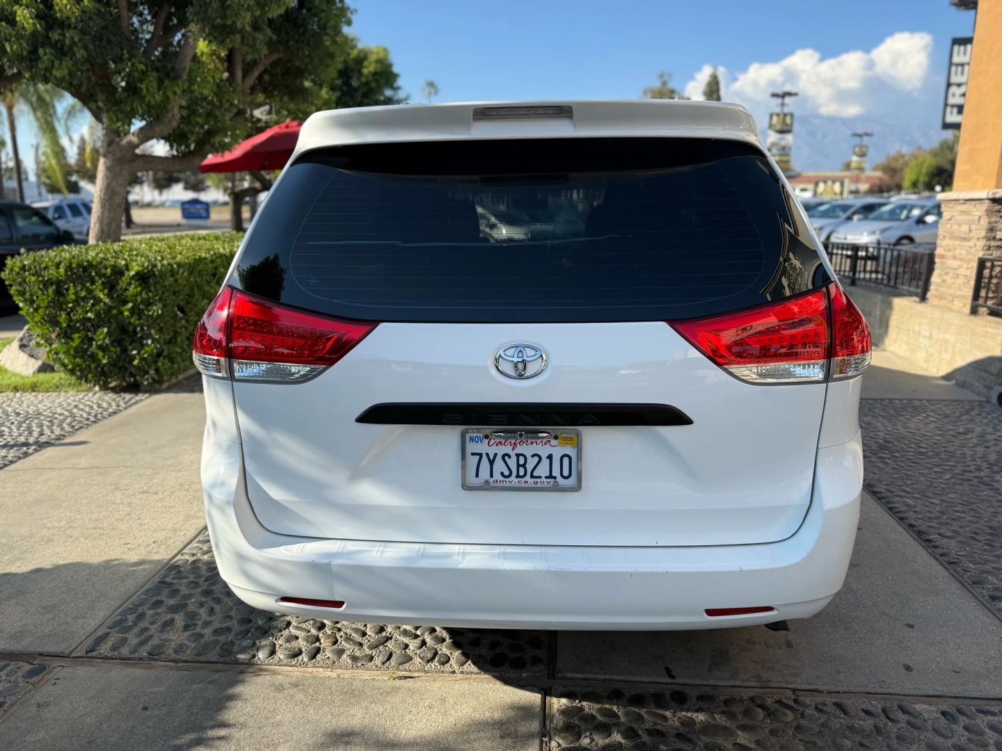 2014 Toyota Sienna L photo 5