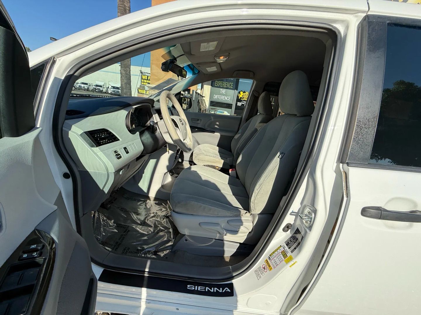 2014 Toyota Sienna L photo 9