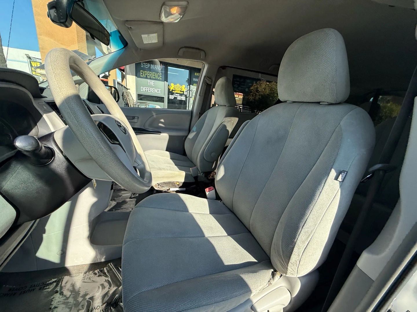 2014 Toyota Sienna L photo 10