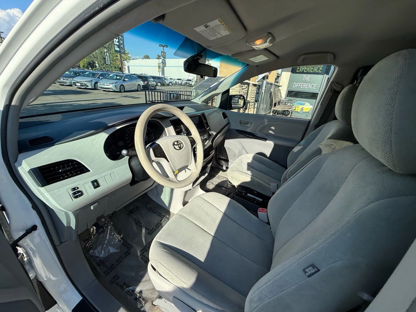 2014 Toyota Sienna L photo 11