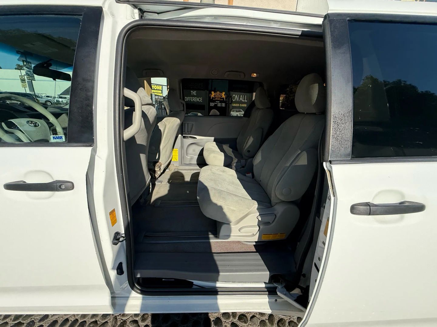 2014 Toyota Sienna L photo 12