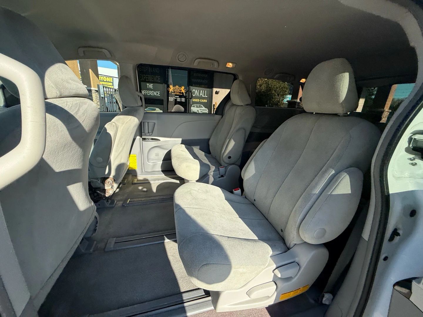 2014 Toyota Sienna L photo 13