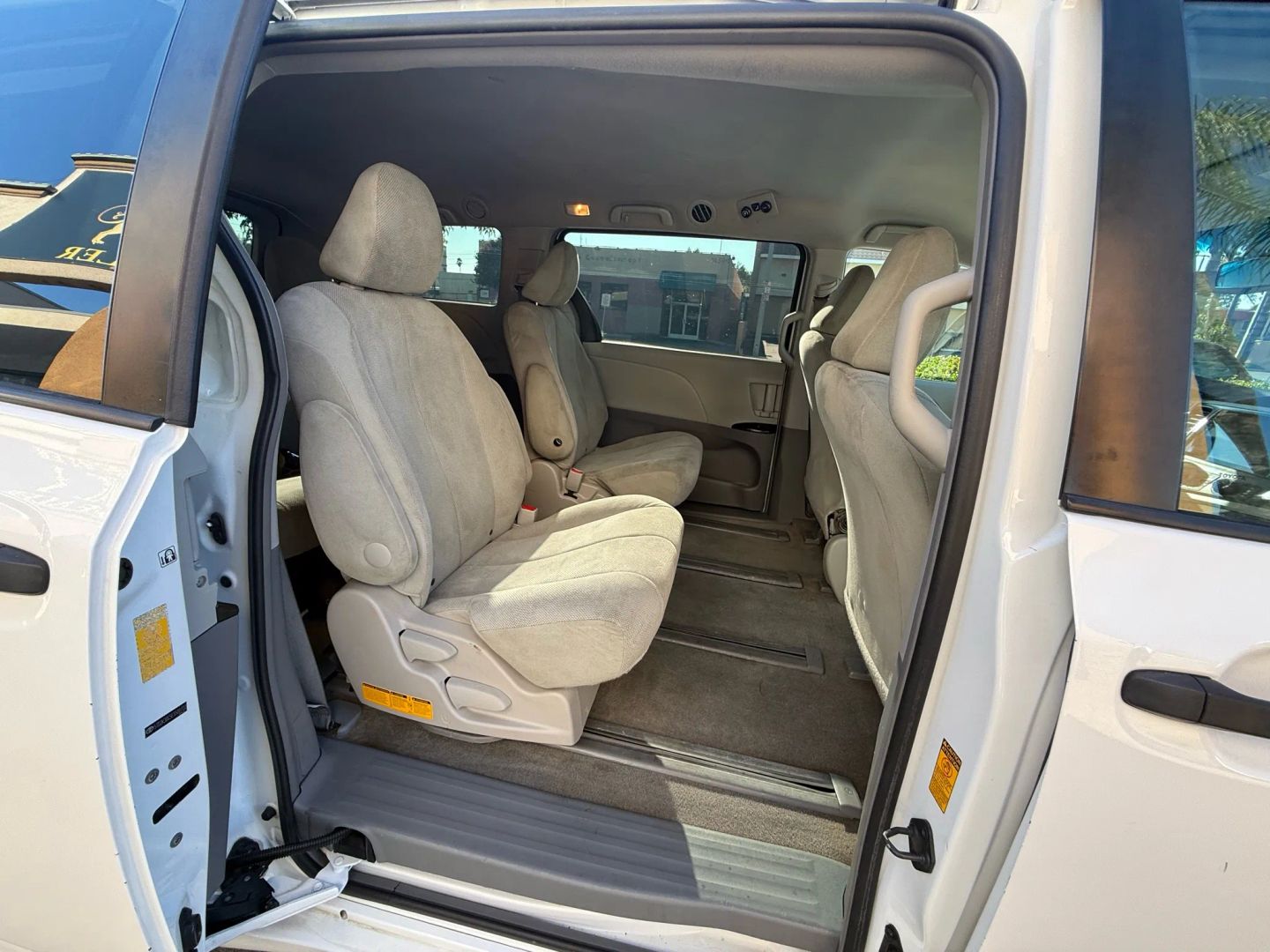 2014 Toyota Sienna L photo 16