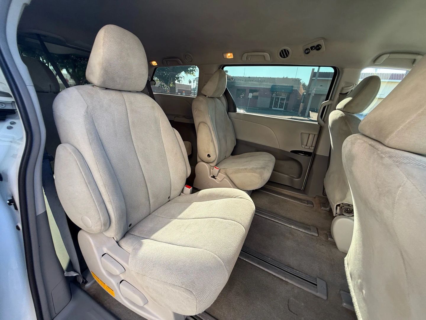 2014 Toyota Sienna L photo 17