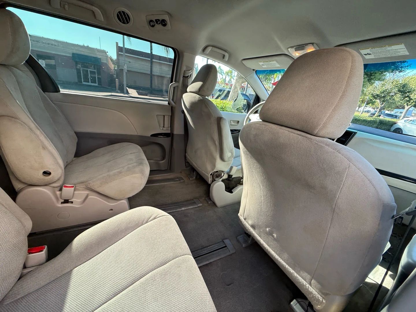 2014 Toyota Sienna L photo 18