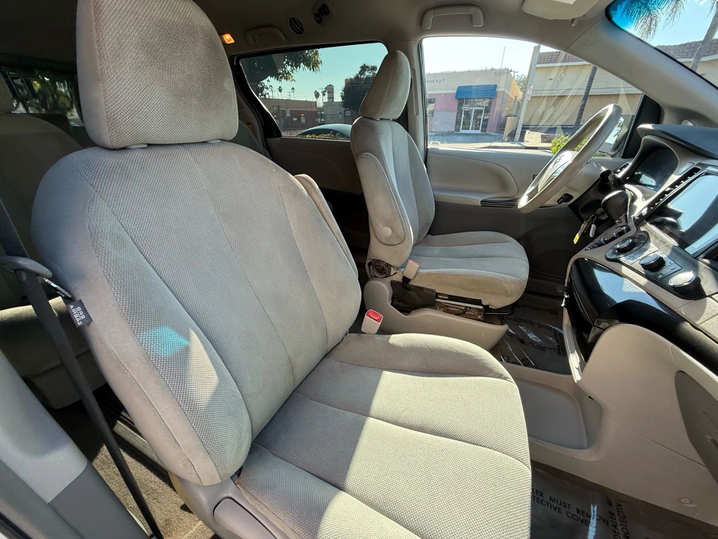2014 Toyota Sienna L photo 21