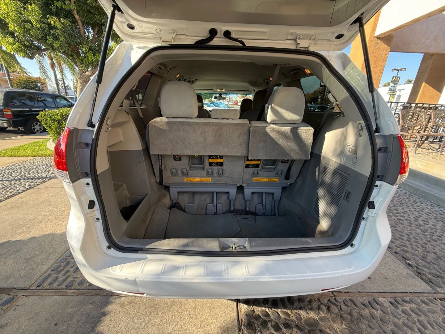 2014 Toyota Sienna L photo 23
