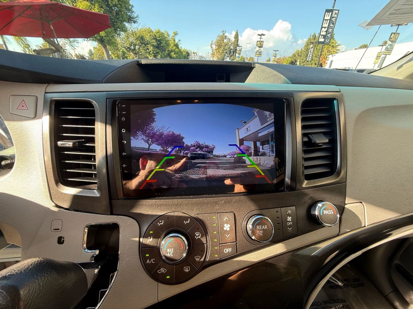 2014 Toyota Sienna L photo 27