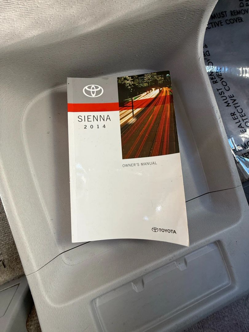 2014 Toyota Sienna L photo 28