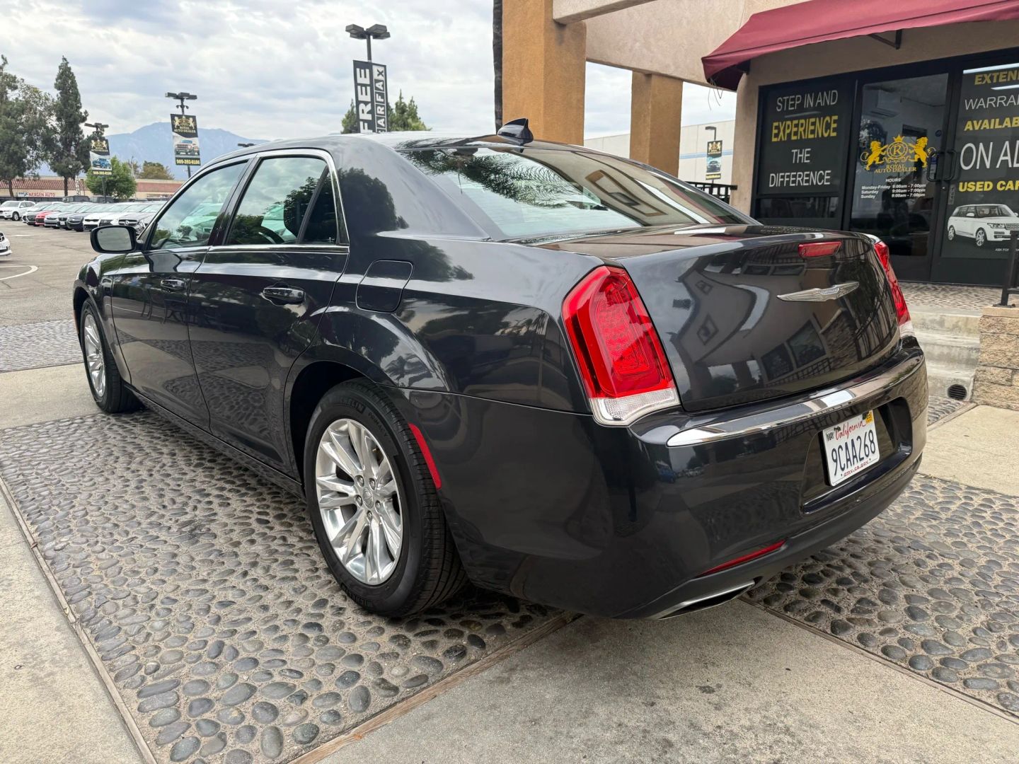 2017 Chrysler 300 Limited photo 7