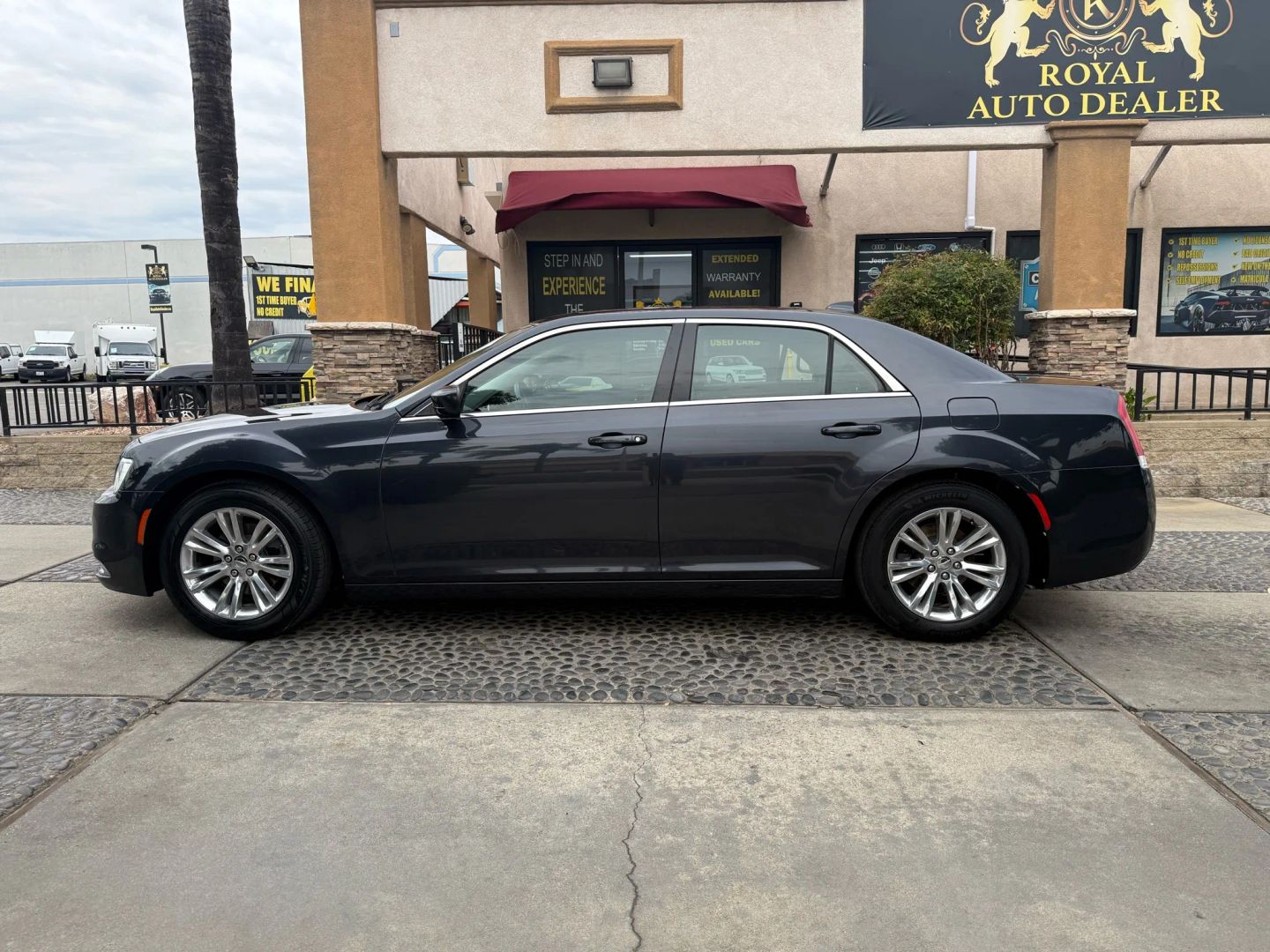 2017 Chrysler 300 Limited photo 8