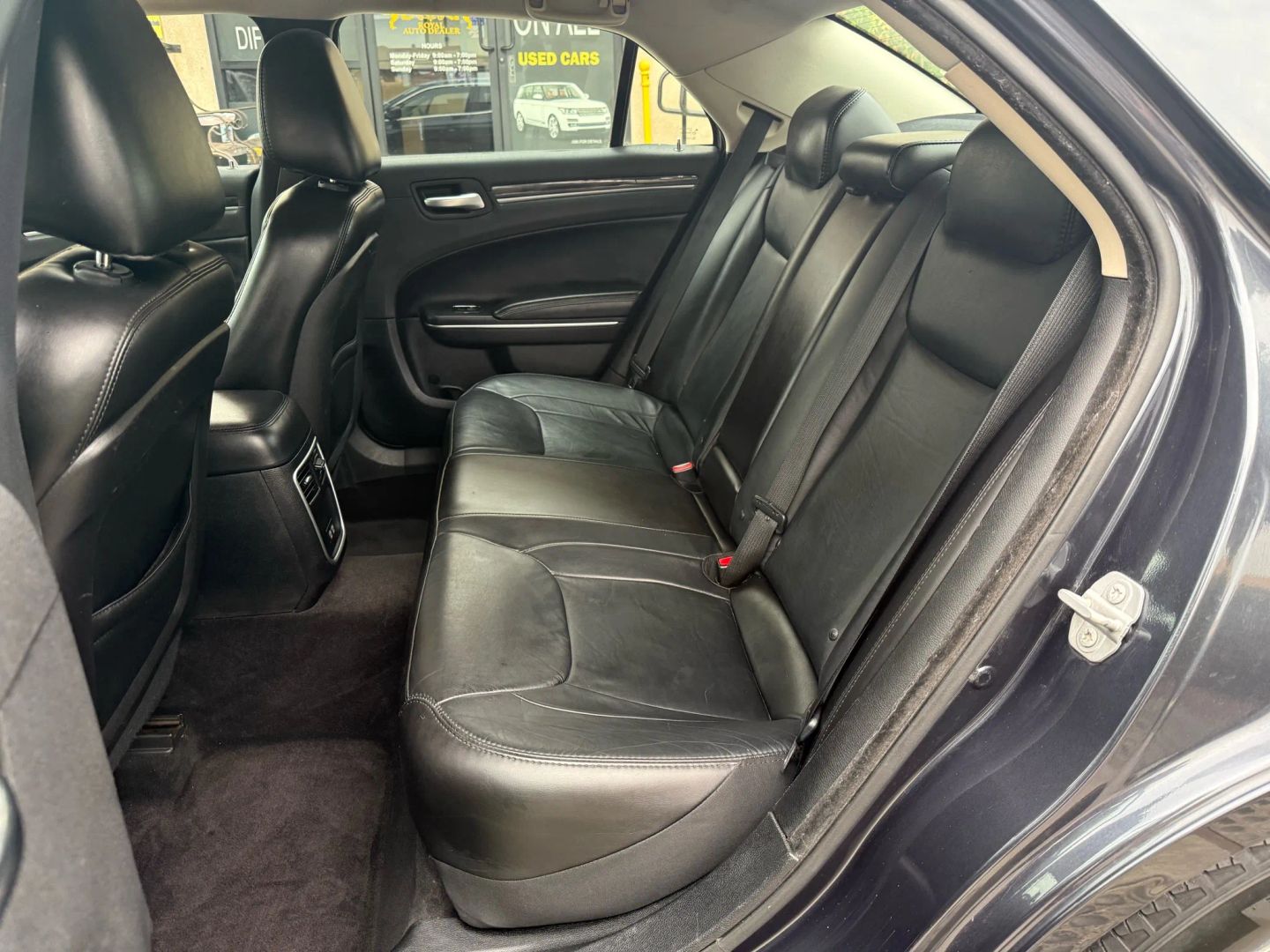 2017 Chrysler 300 Limited photo 12