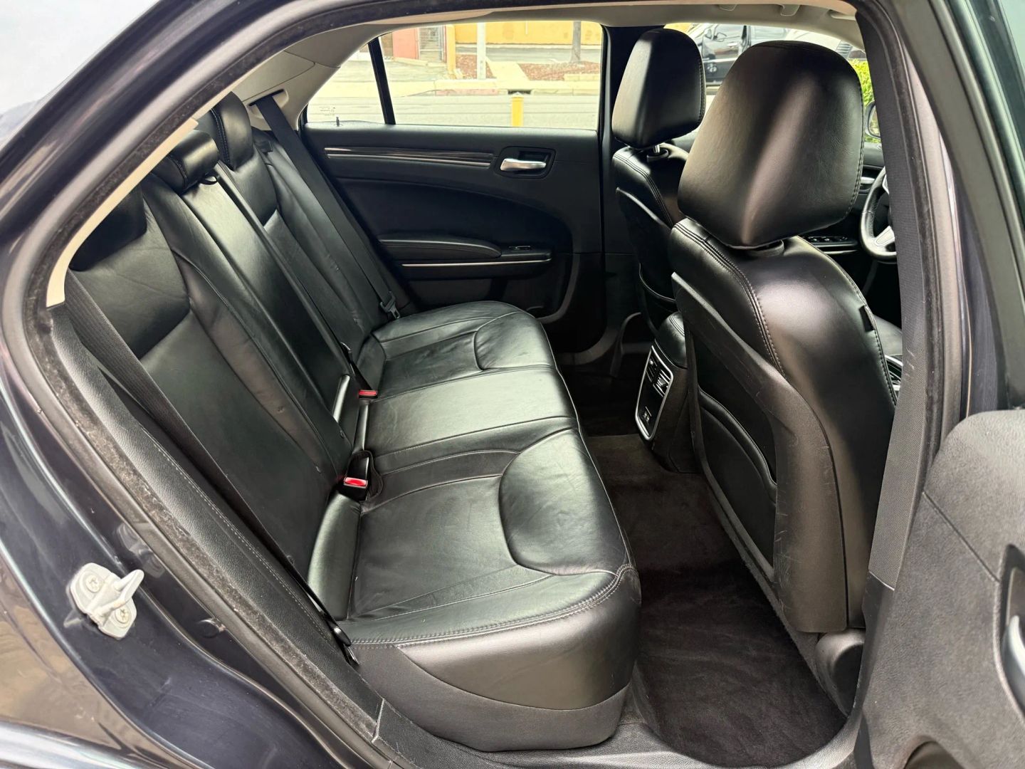 2017 Chrysler 300 Limited photo 14
