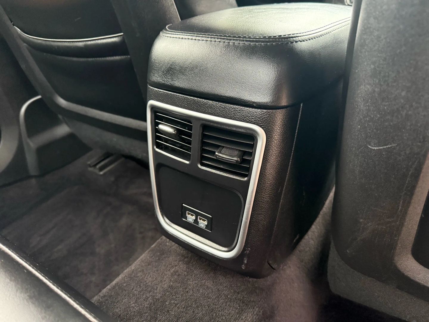 2017 Chrysler 300 Limited photo 16