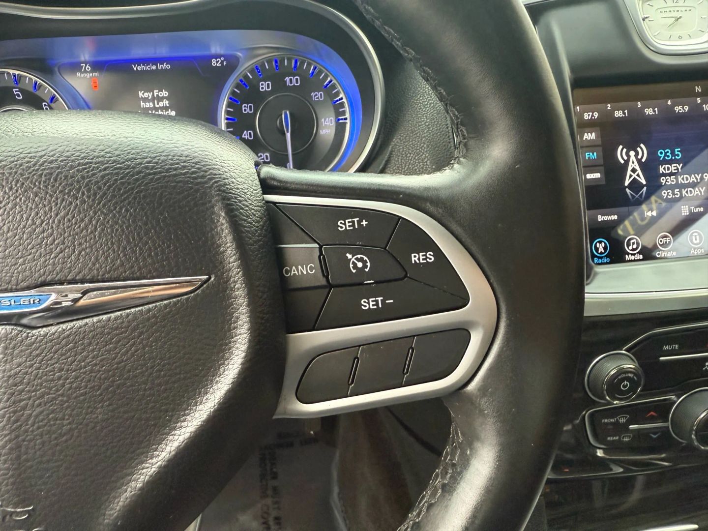 2017 Chrysler 300 Limited photo 25