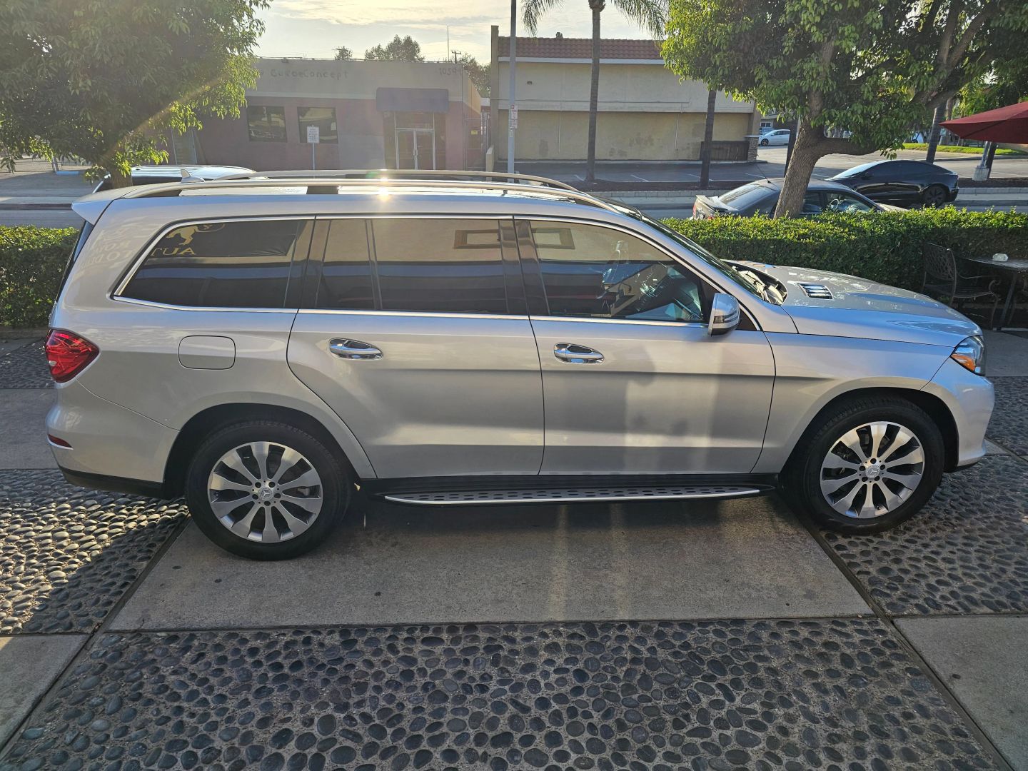 2017 Mercedes Benz GLS 450 4MATIC photo 4