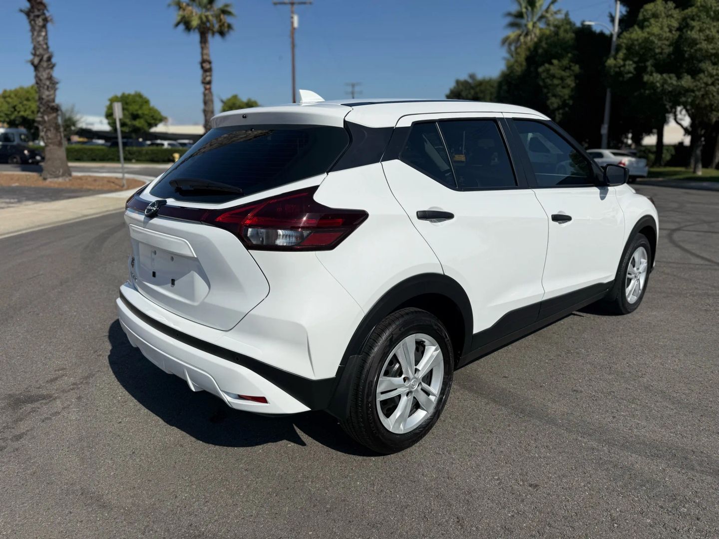 2024 Nissan Kicks S photo 2