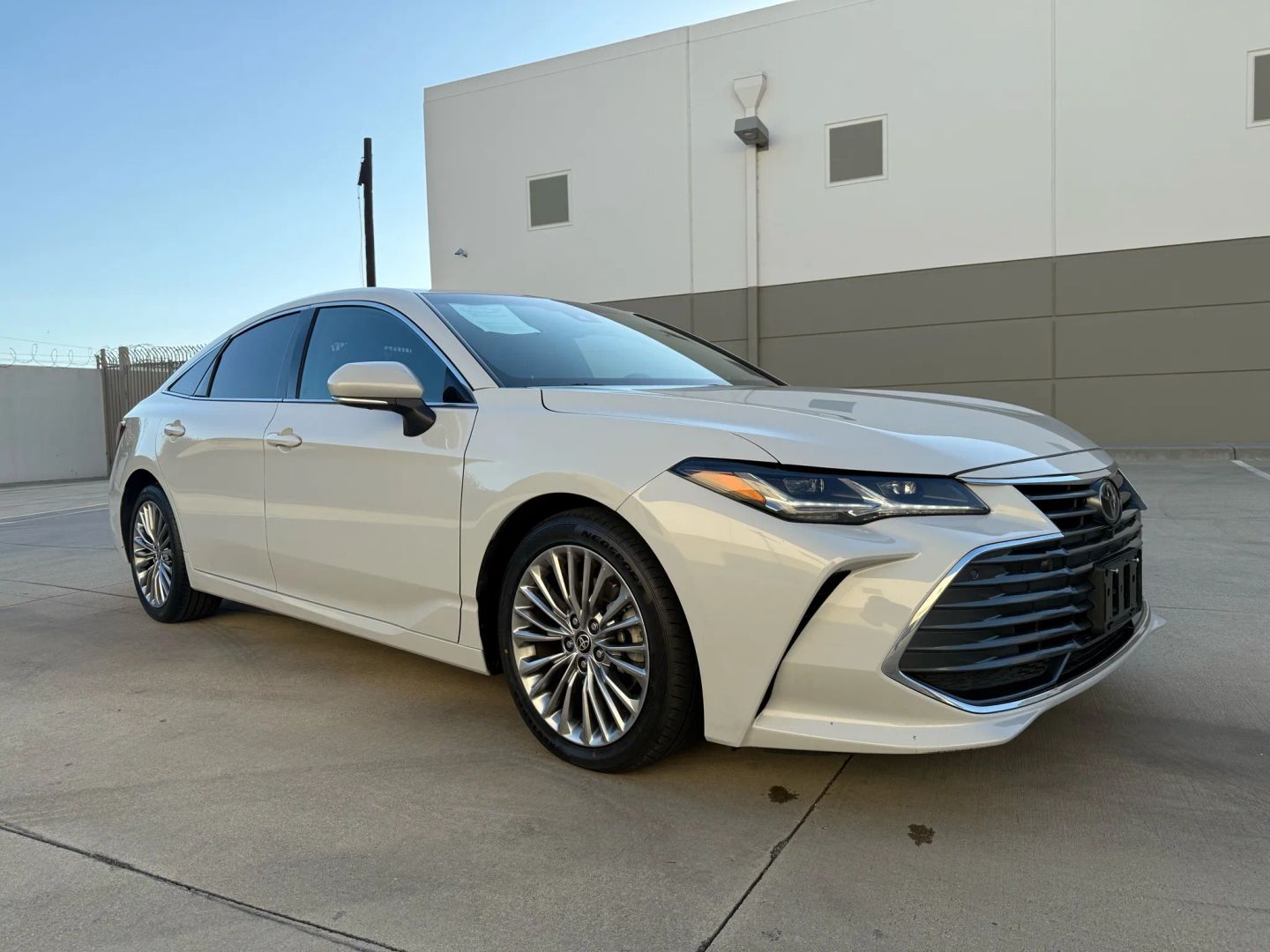 2022 Toyota Avalon Limited photo 4