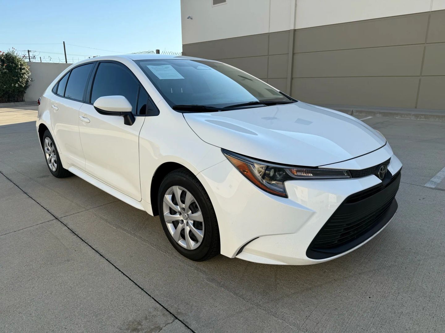 2023 Toyota Corolla LE photo 3