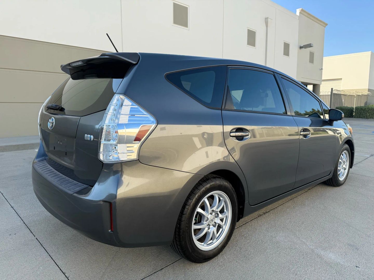2014 Toyota Prius V Three photo 7