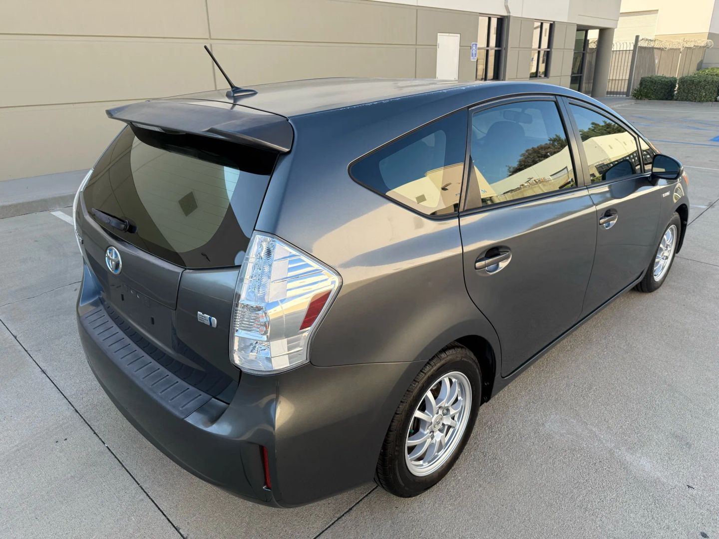 2014 Toyota Prius V Three photo 8