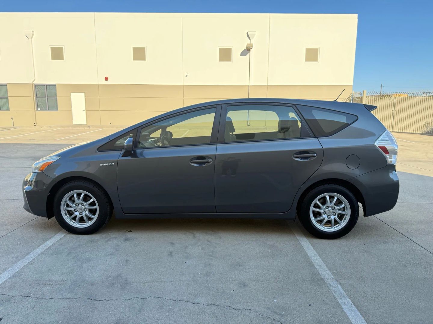 2014 Toyota Prius V Three photo 11