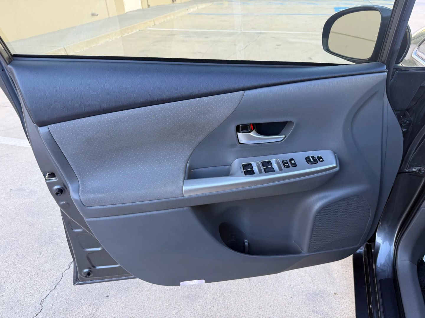 2014 Toyota Prius V Three photo 14