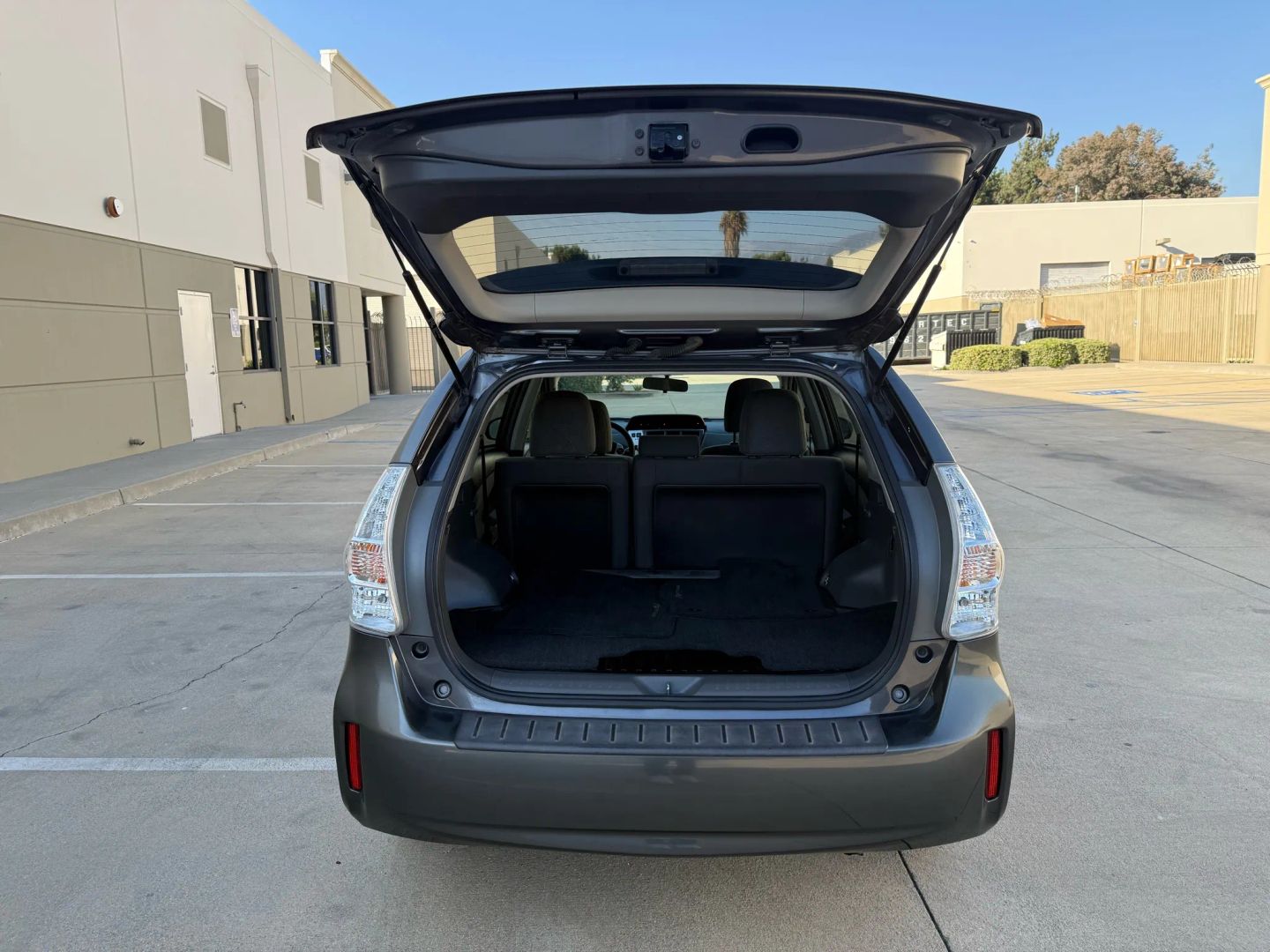 2014 Toyota Prius V Three photo 16
