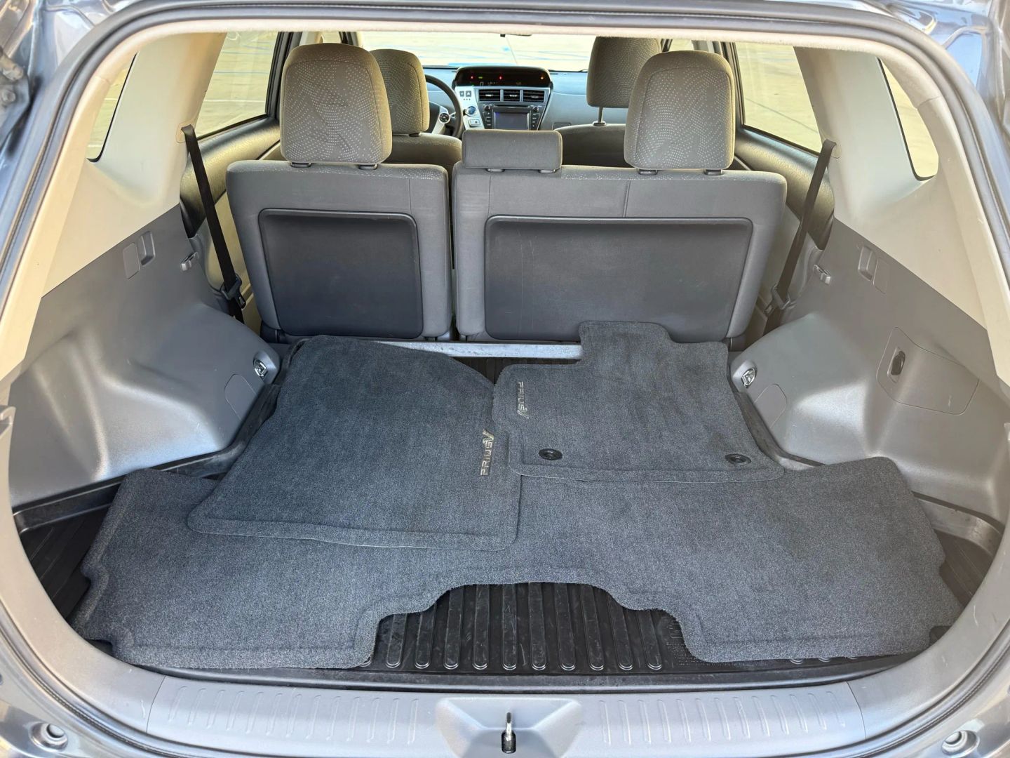 2014 Toyota Prius V Three photo 17